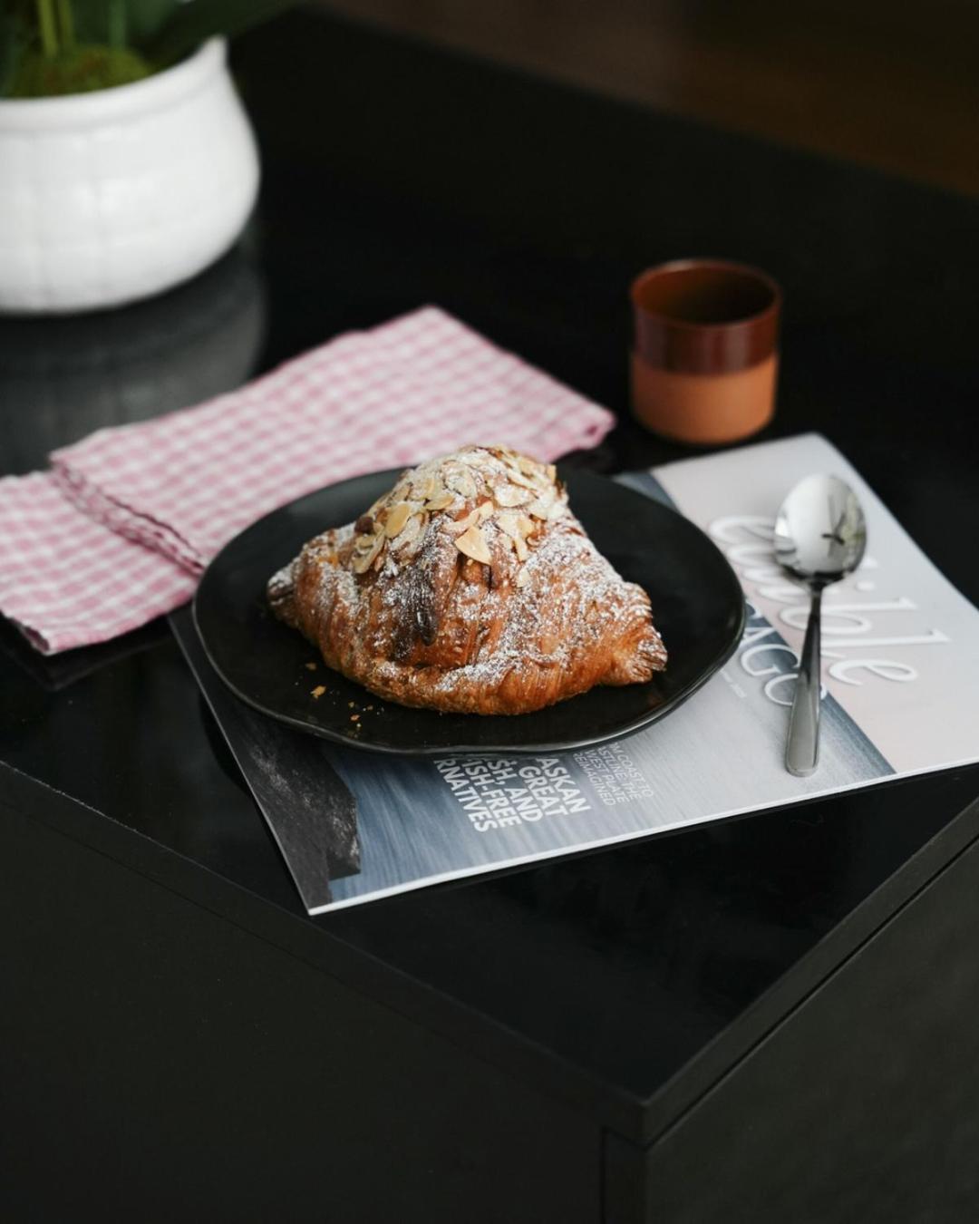 2br W/ Workspace - Coffee Bar - Near Transit *