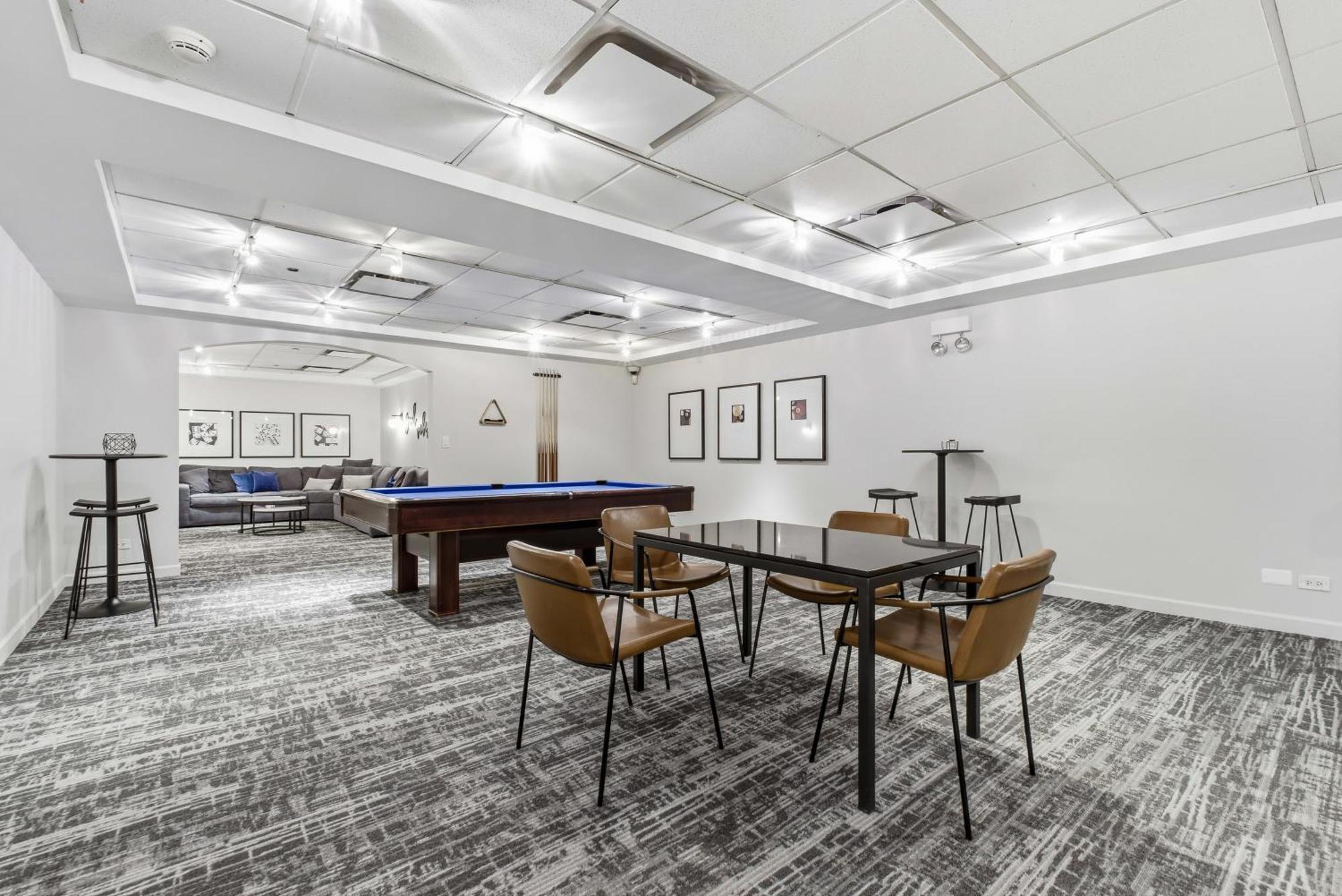 2bd River North With Million Dollar Views! Chicago