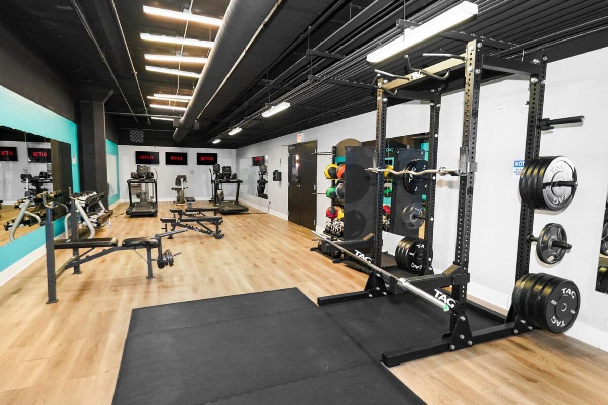 Mccormick Place: Modern Downtown Loft With Optional Parking Apartment *