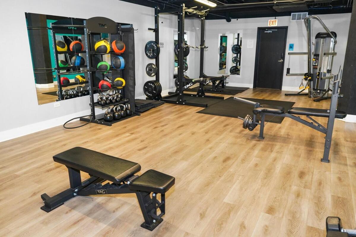 Business Ready 2br In South Loop With Skyline View, Optional Parking & Gym Access Close To Mccormick, Downtown & Cta Apartment *