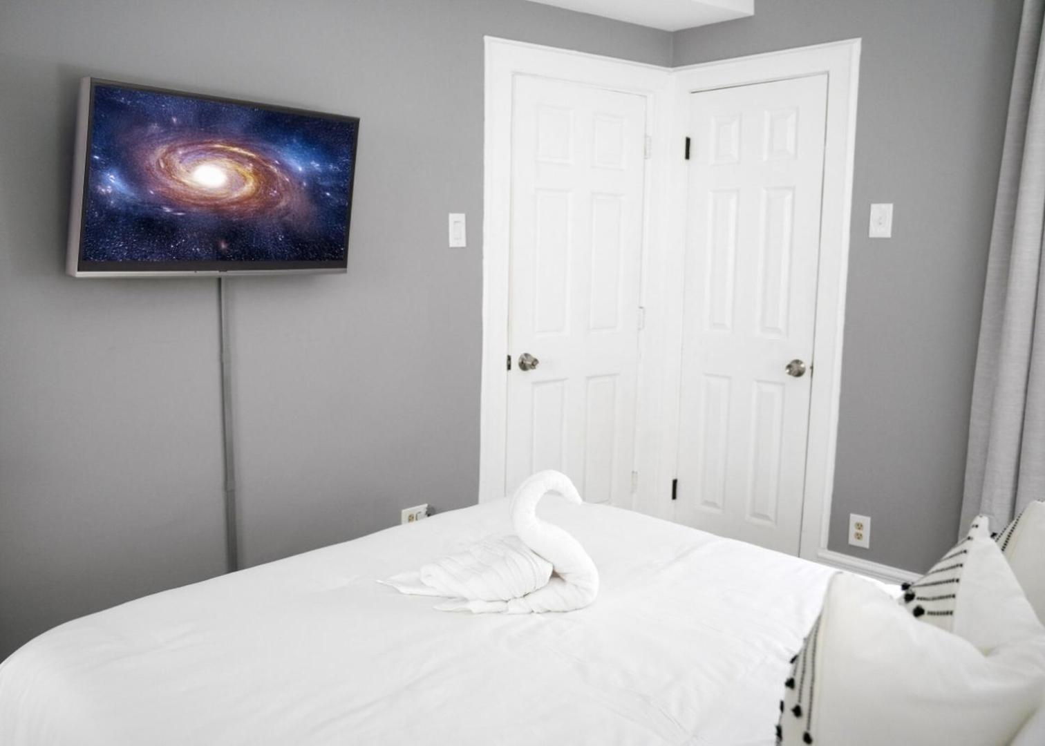 Apartment 2br W/ Workspace - Coffee Bar - Near Transit Chicago