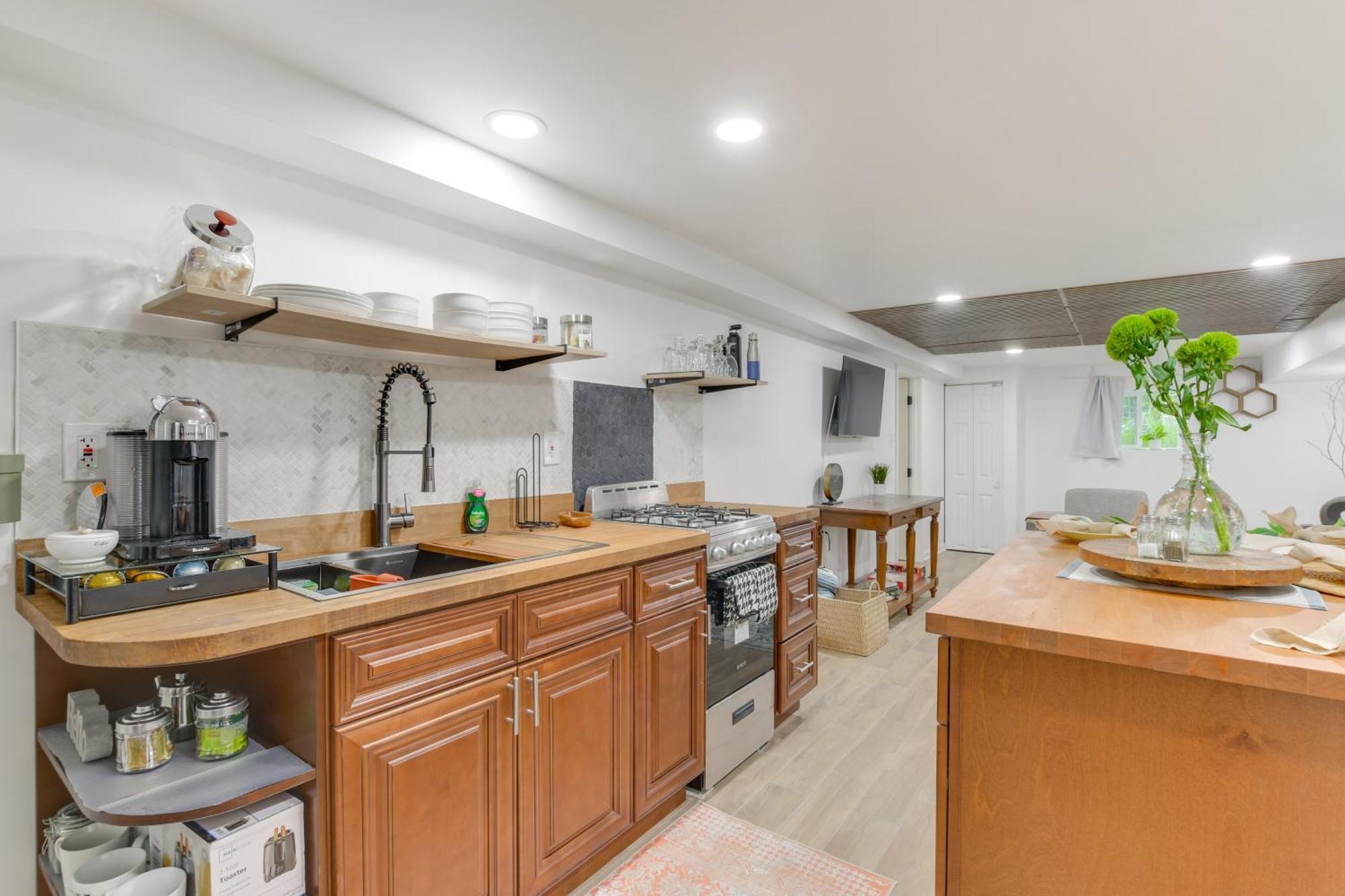 Apartment 2 Mi To Logan Square Pet-friendly Urban Oasis! *