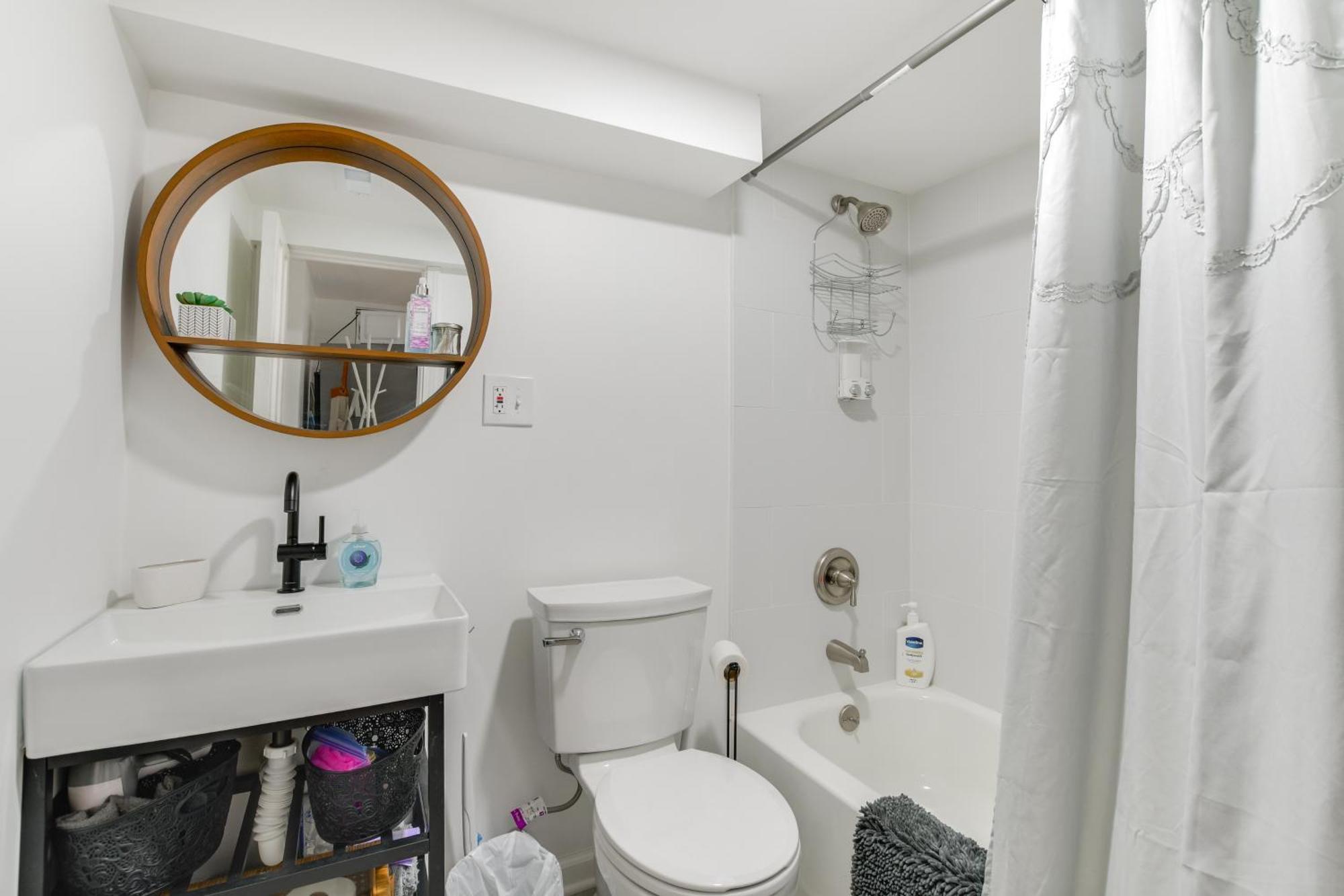 Apartment 2 Mi To Logan Square Pet-friendly Urban Oasis! Chicago