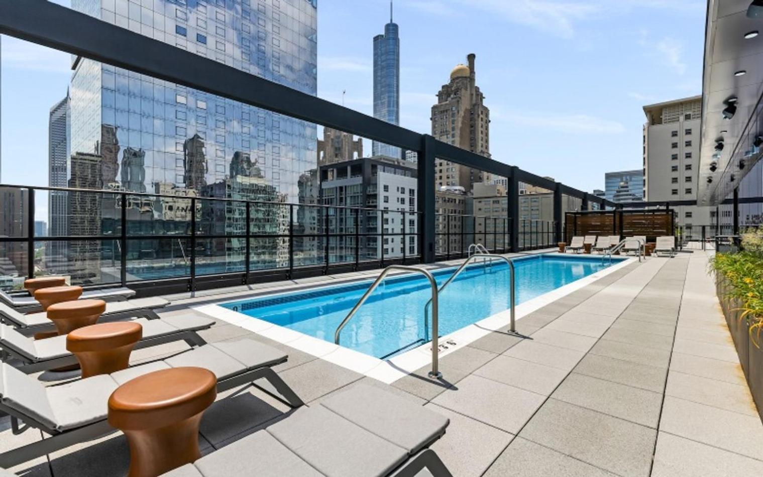 Blueground River North Balcony Pool Nr Pier Chi-1150