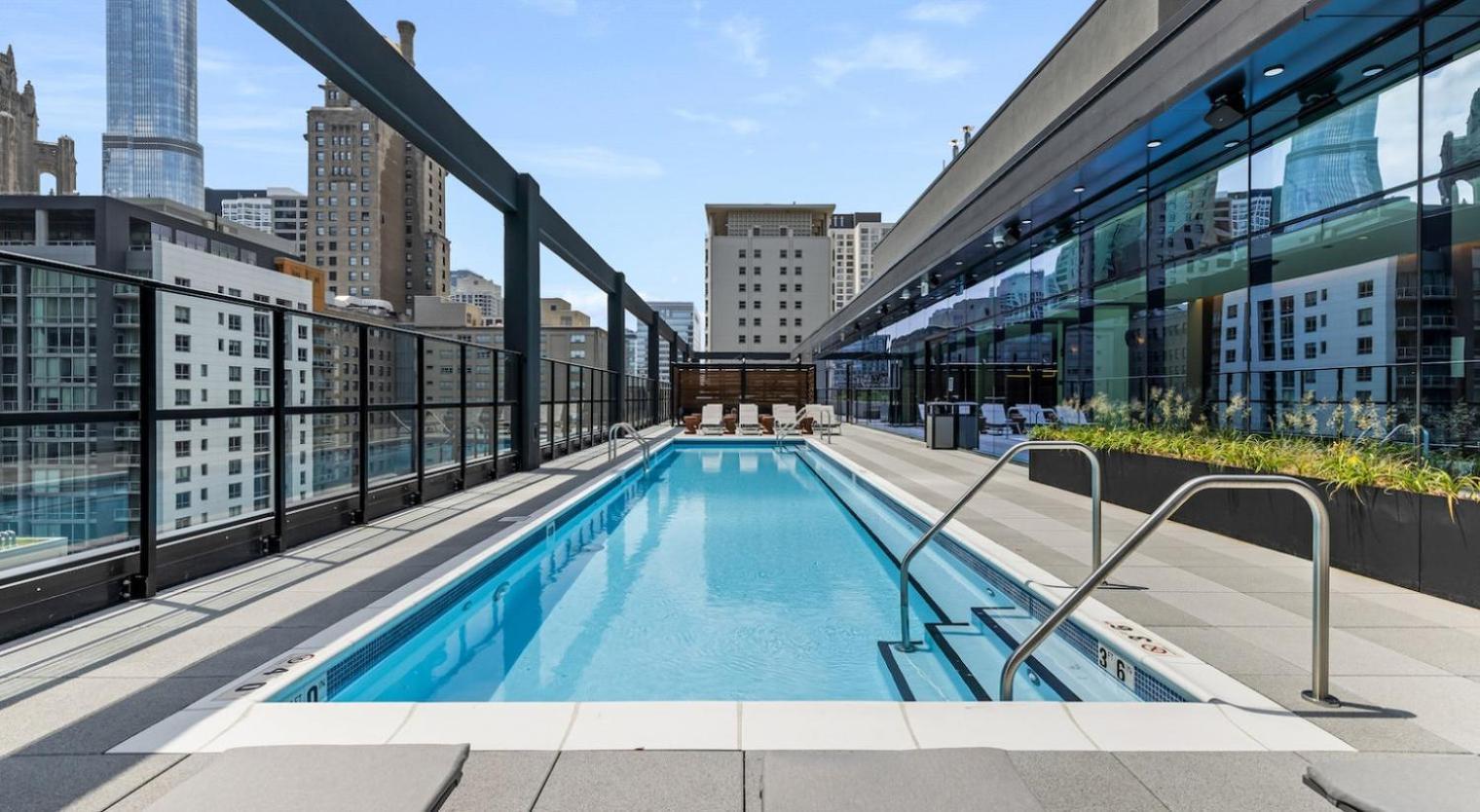 Blueground River North Balcony Pool Nr Pier Chi-1150 Apartment