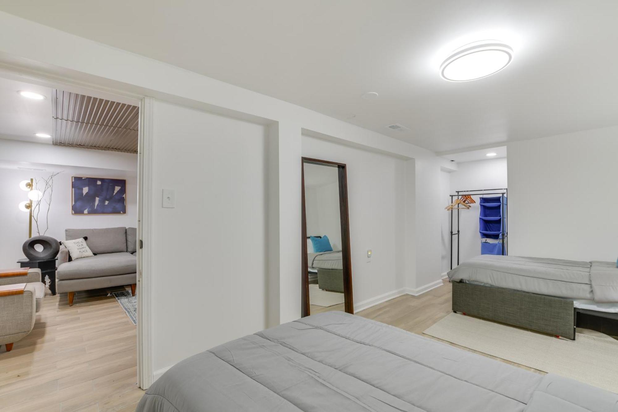 Apartment 2 Mi To Logan Square Pet-friendly Urban Oasis!