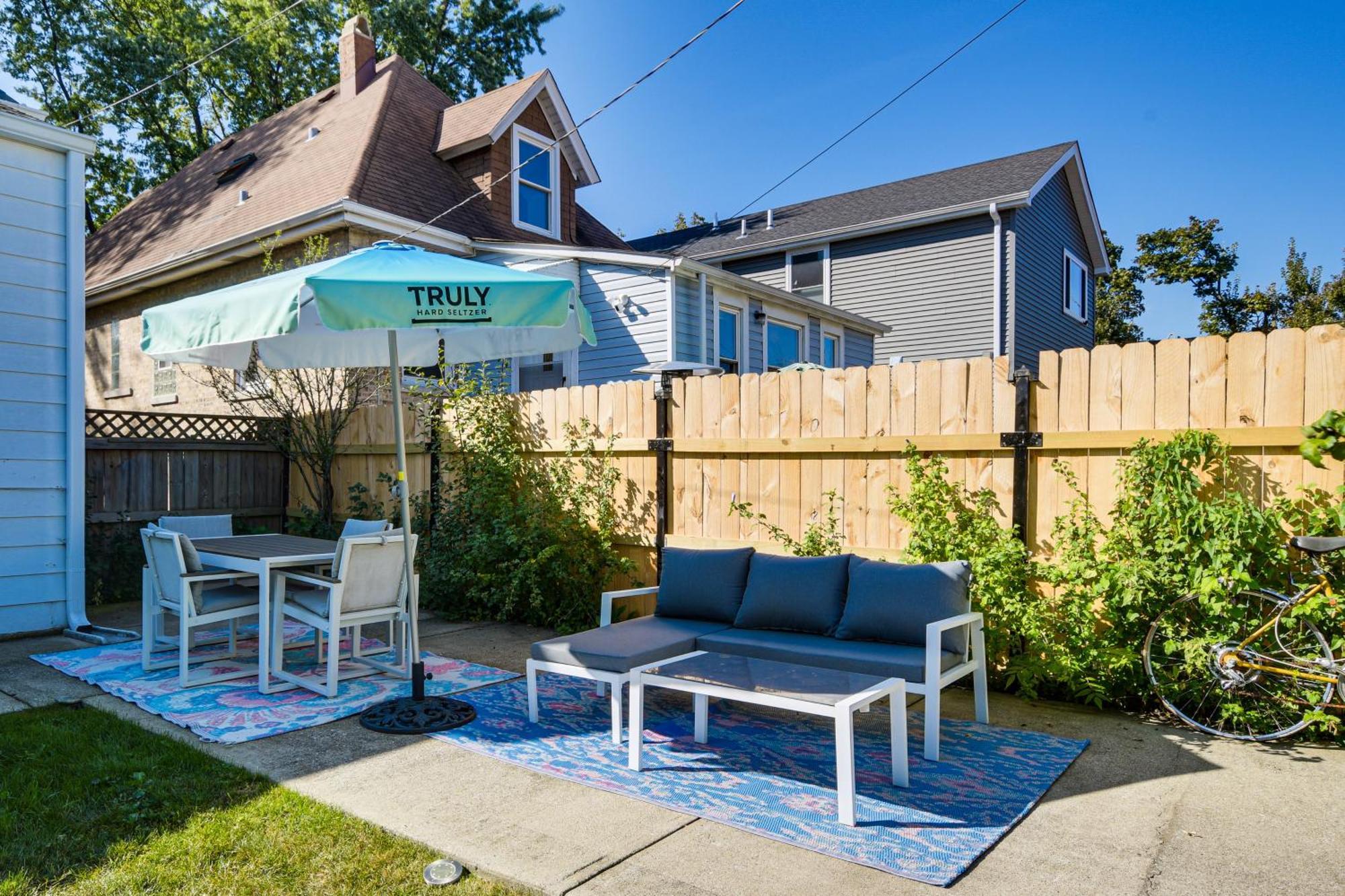 Apartment 2 Mi To Logan Square Pet-friendly Urban Oasis! *