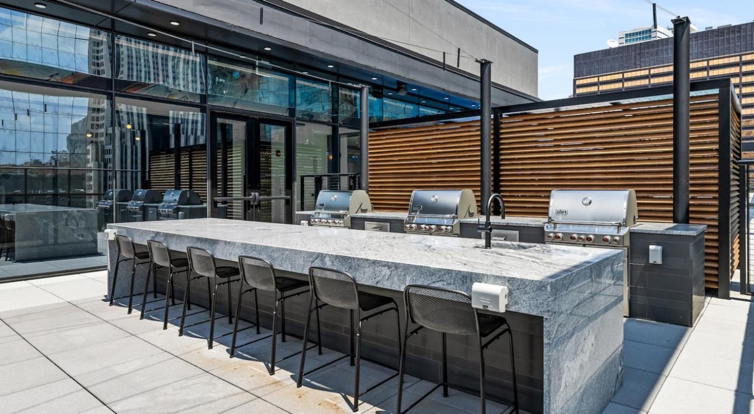 Blueground River North Balcony Pool Nr Pier Chi-1150 Apartment Chicago