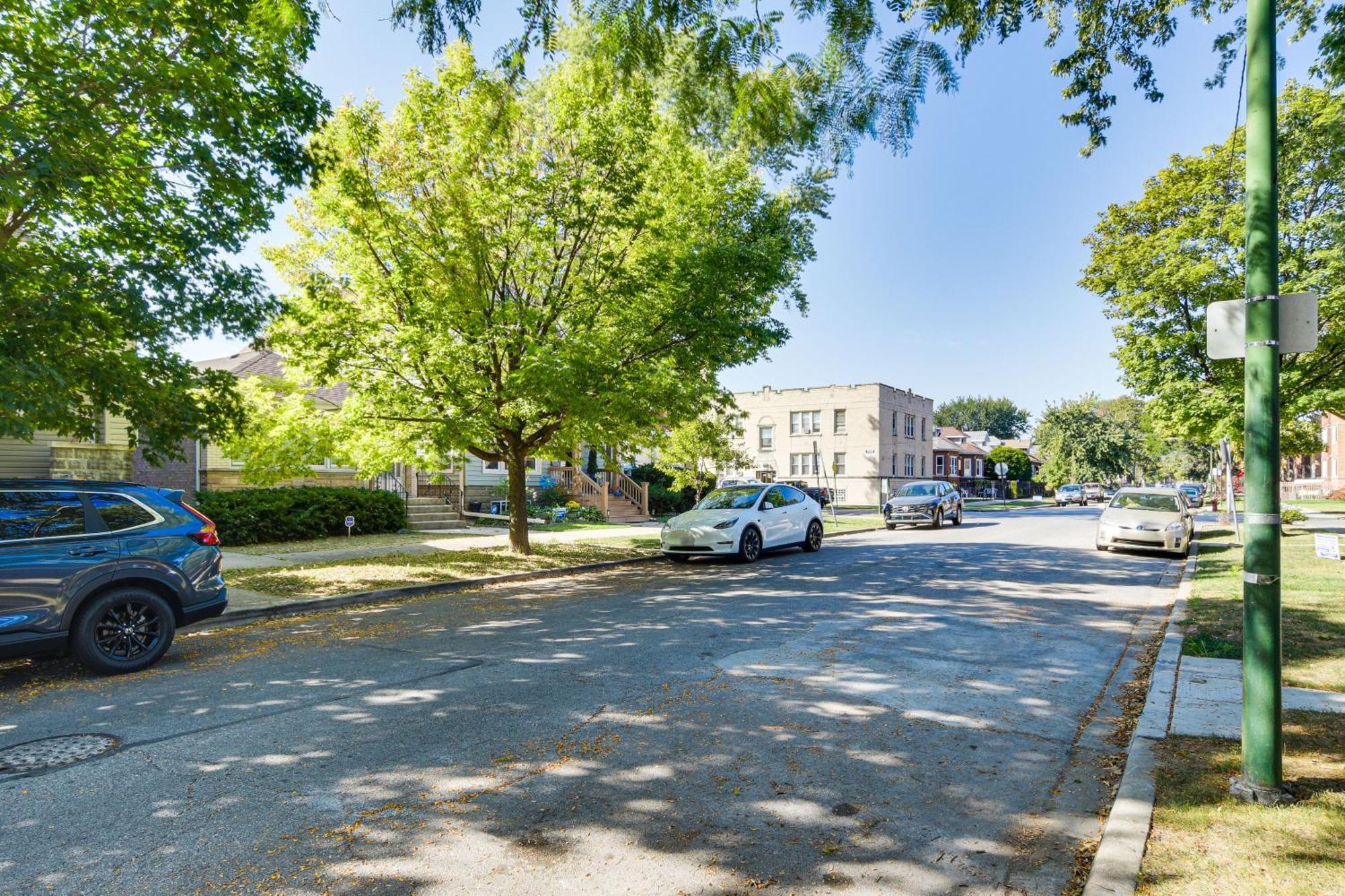 2 Mi To Logan Square Pet-friendly Urban Oasis!