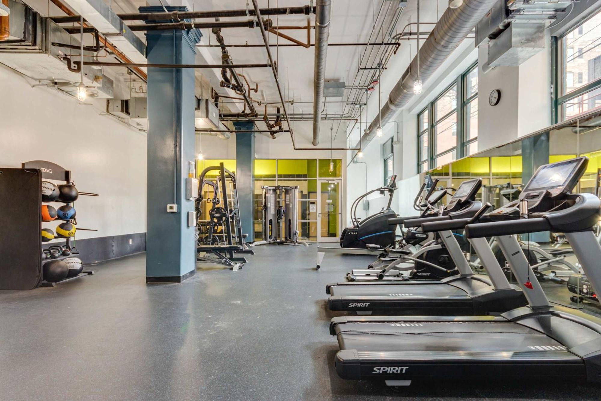 West Loop - Views With In & Out Parking 2 Apartment Chicago