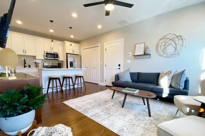 Holiday home Modern 4 Bedroom In Lakeview *