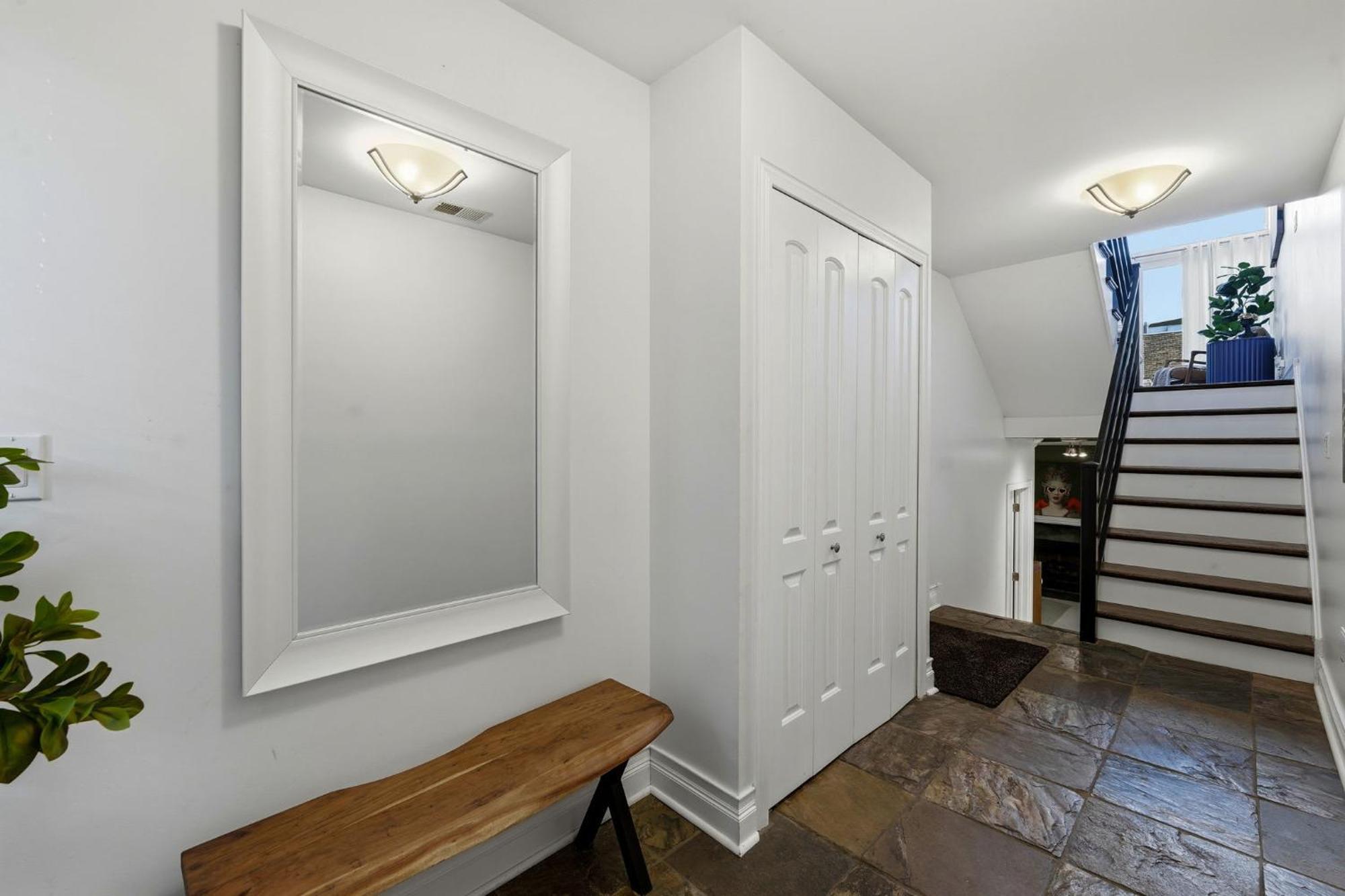 River West Modern 4-bd With Patio & Balcony Holiday home