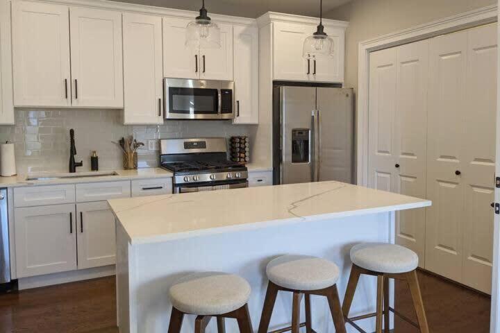 Holiday home Modern 4 Bedroom In Lakeview *