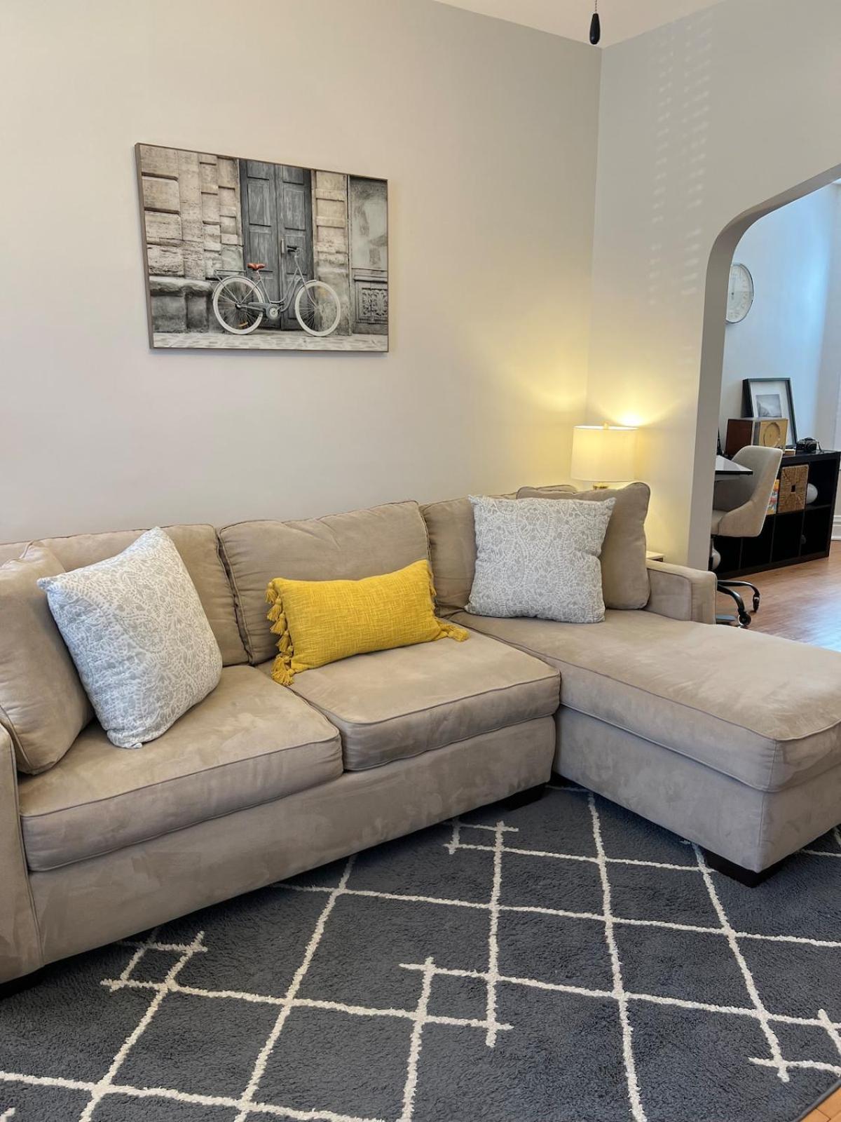 Apartment Inner-city Experience, Next Stop! Chicago