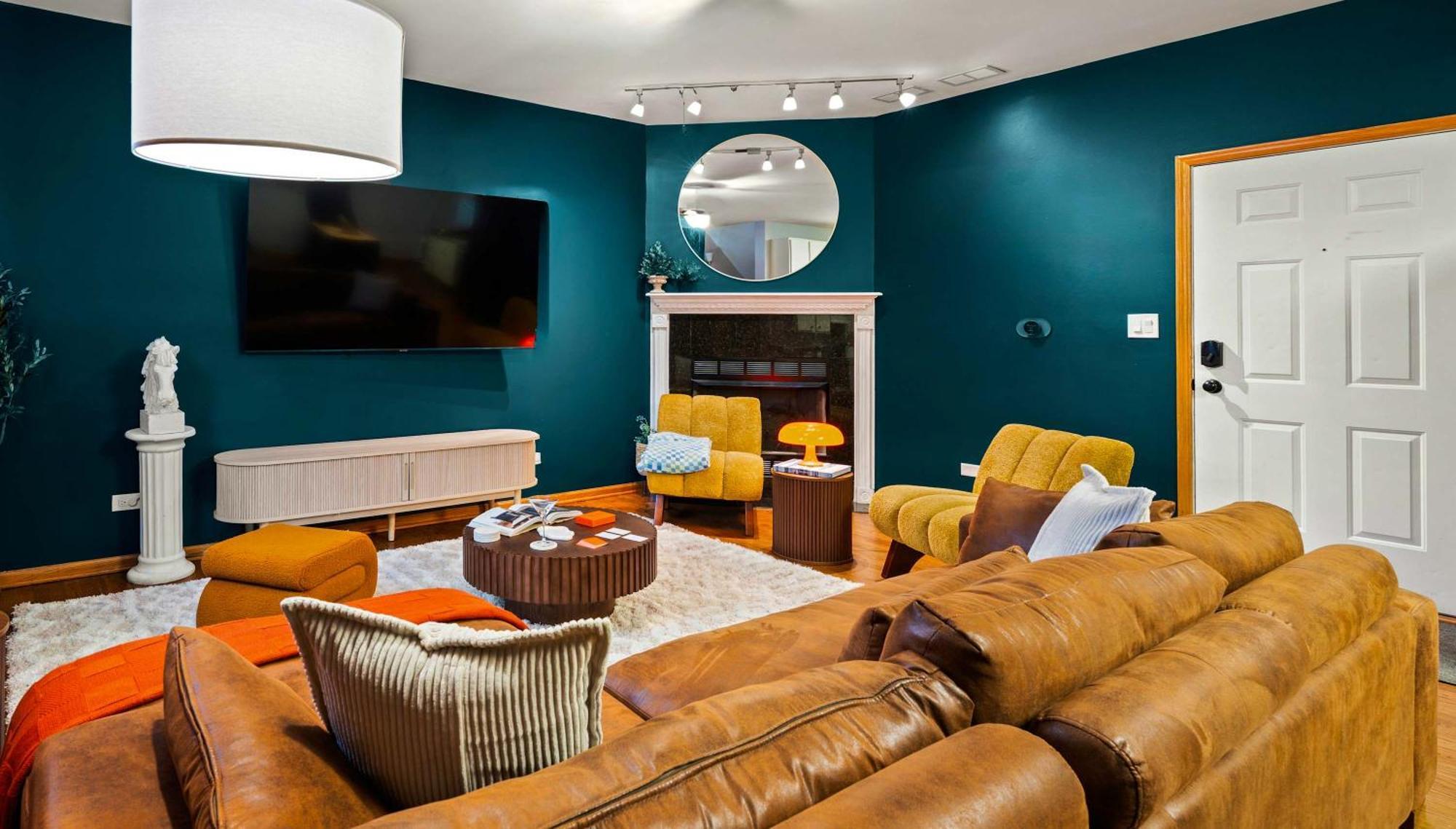 Apartment Pool Table, Pingpong, Arcade, 2-car Parking, 3 Floors *