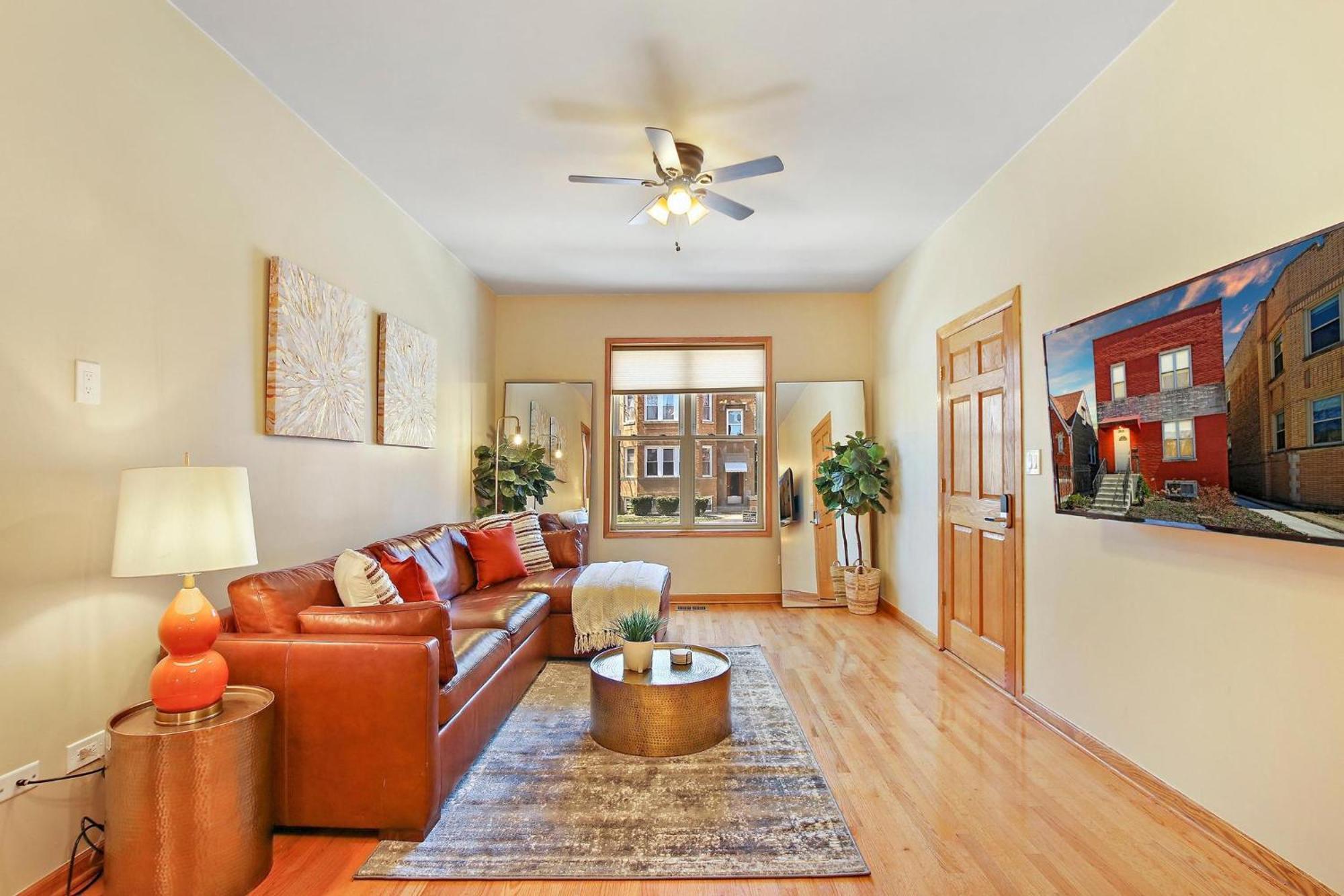 2 Bed Near Ohare - Free Garage Parking - Quiet Apartment Chicago