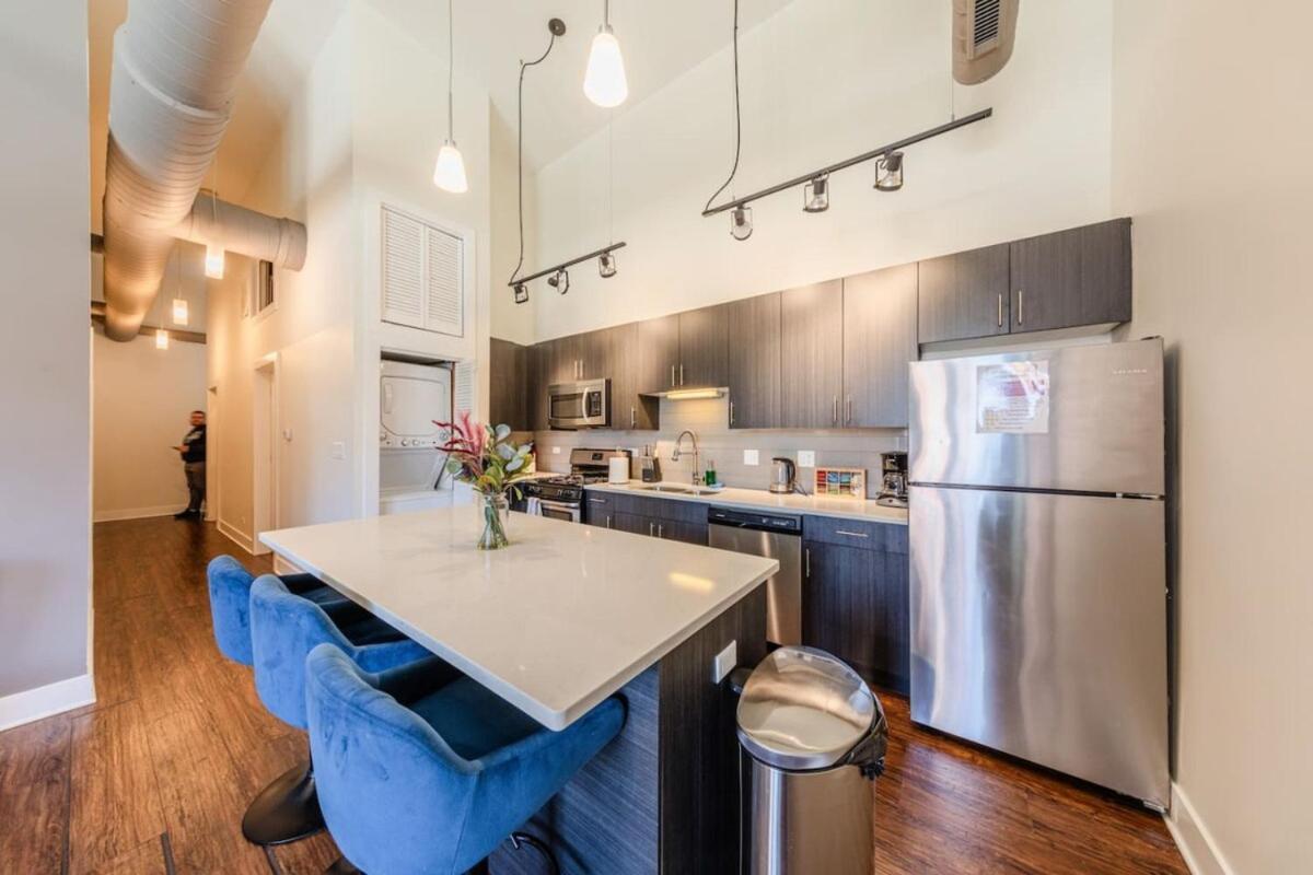 Apartment 420-friendly 3br Oasis Near Uic, Mccormick Place 2001 S State St - 2i Chicago