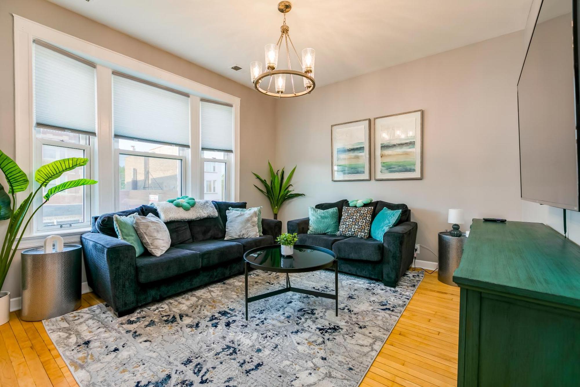 Logan Sq 4br - Free Parking - Near Nightlife & Dt Apartment