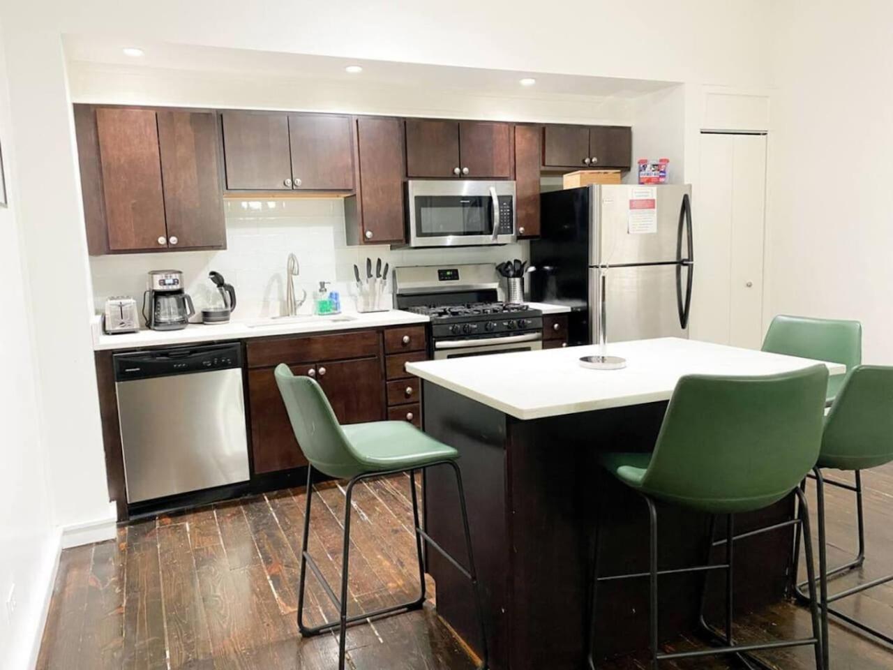 Mccormick 3br Huge Unit, Optional Parking With Ping-pong Apartment