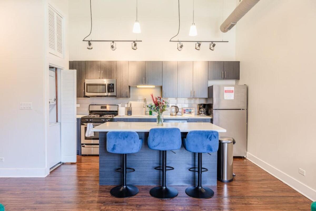 Apartment 420-friendly 3br Oasis Near Uic, Mccormick Place 2001 S State St - 2i