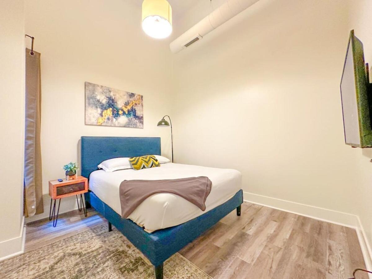 Friendly 3br Getaway Near Mccormick 2001 S State St - 2g Apartment *