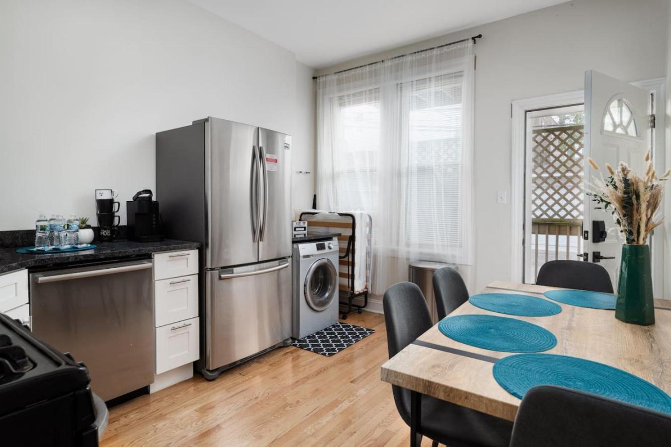 15 Mins Dt Humboldtpark Gem Sleeps 8 Freepark Apartment Chicago