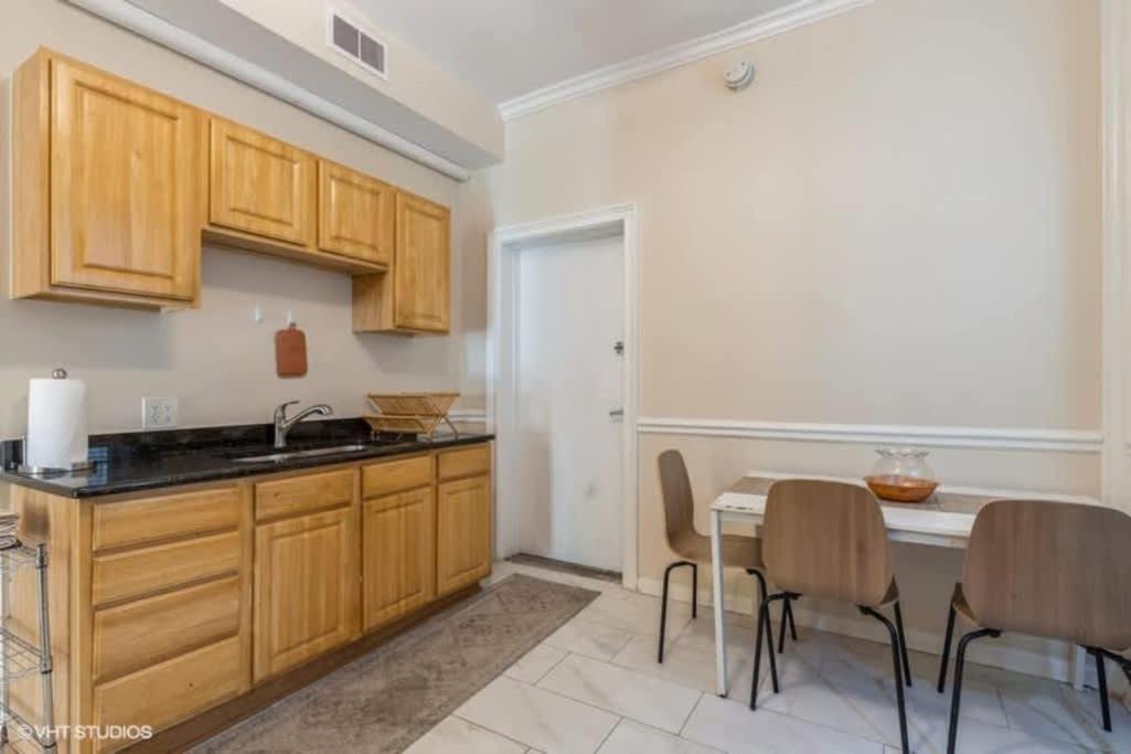 Wrigleyville Getaway Apartment *