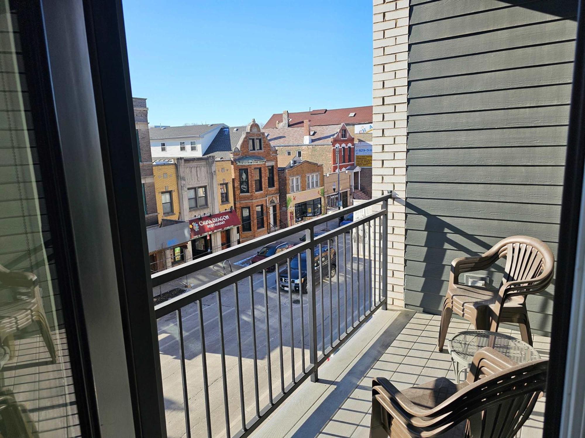 Updated 3 Bedroom Downtown Pilsen Apartment