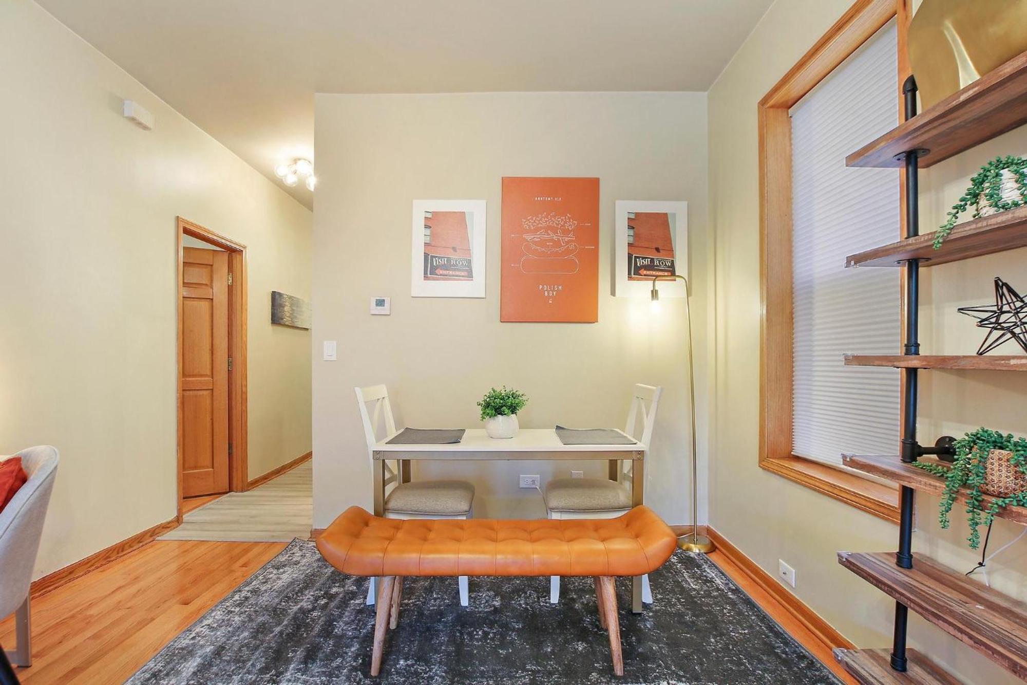 2 Bed Near Ohare - Free Garage Parking - Quiet Apartment