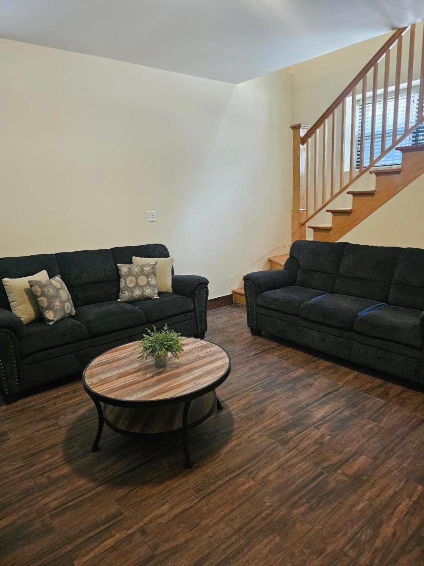 Gold Coast Downtown Sleeps 20