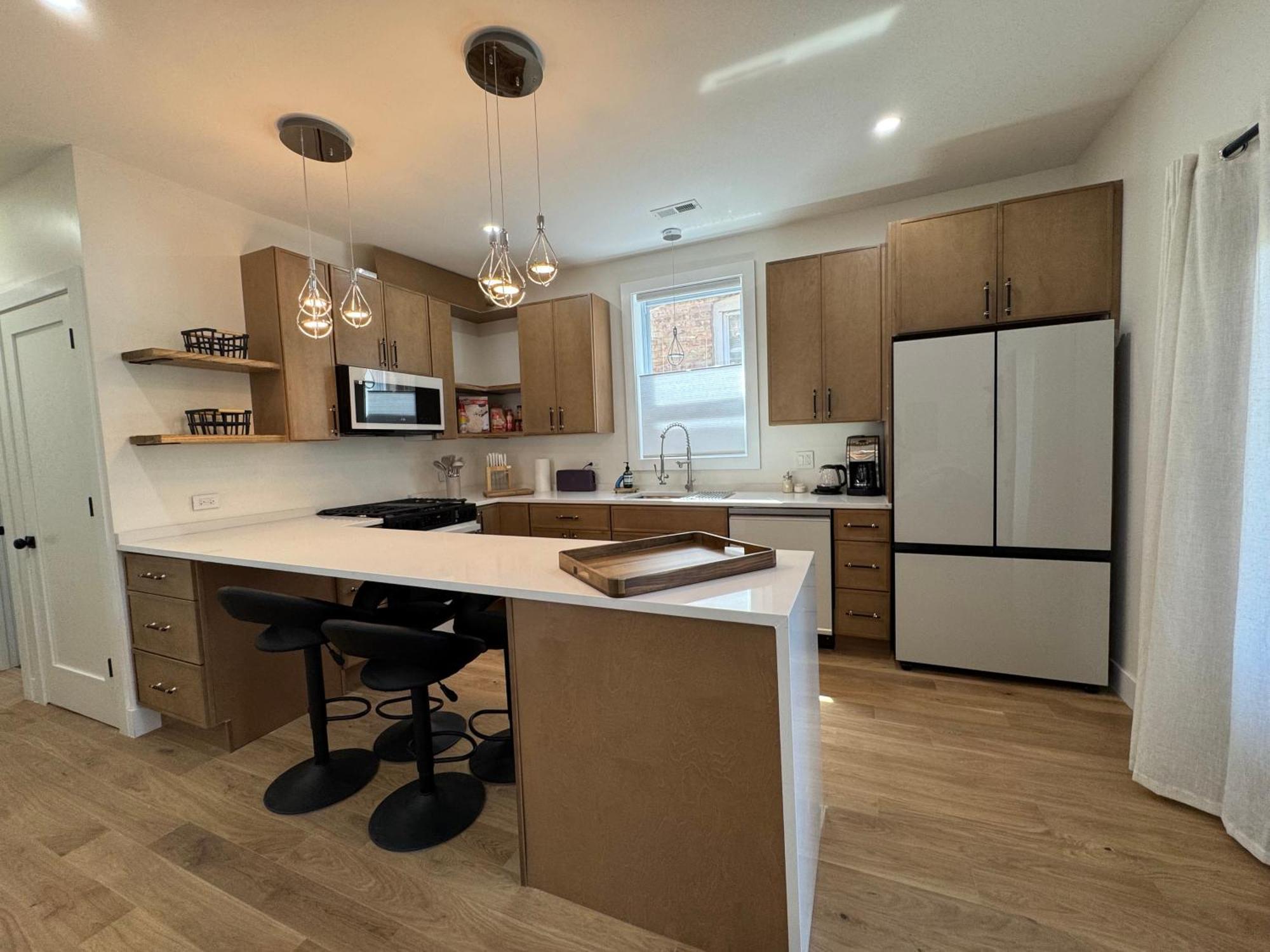 Sleek Avondale Bath 2 Bed King And Queen And Garage