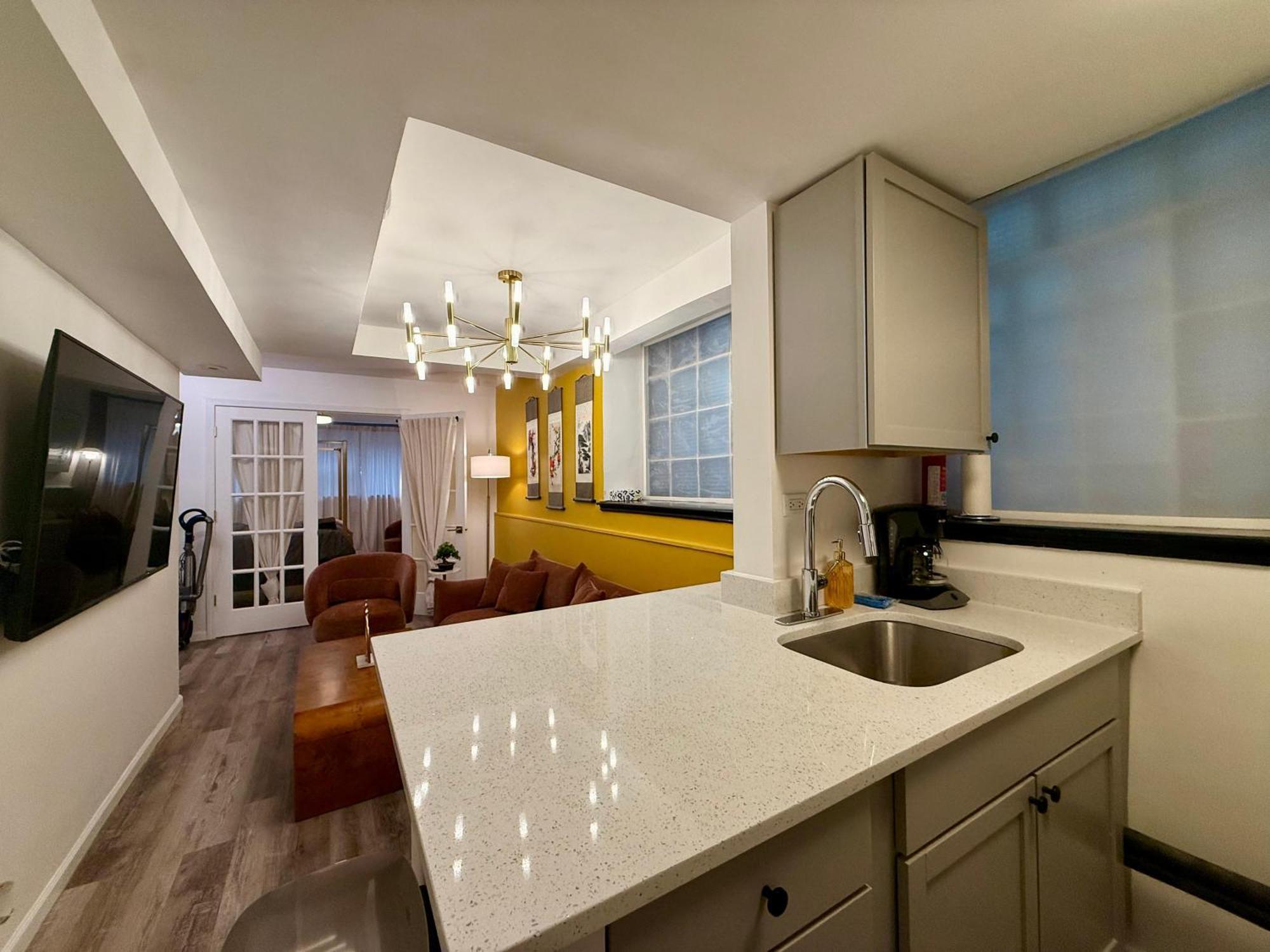 Apartment Gold Coast 2br Near Oak Street *