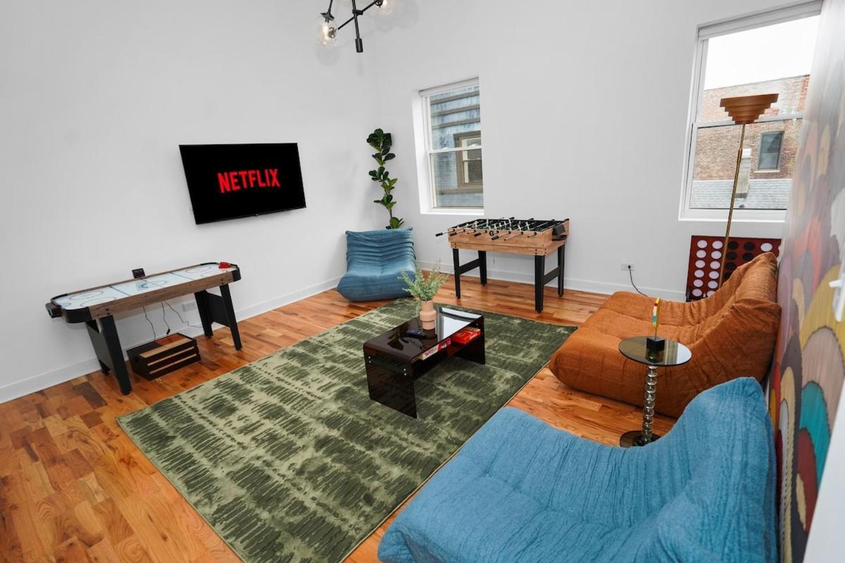 Pilsen 6br Getaway With Game Room, Gym & Paid Parking Near Soldier Field & Mccormick Place *