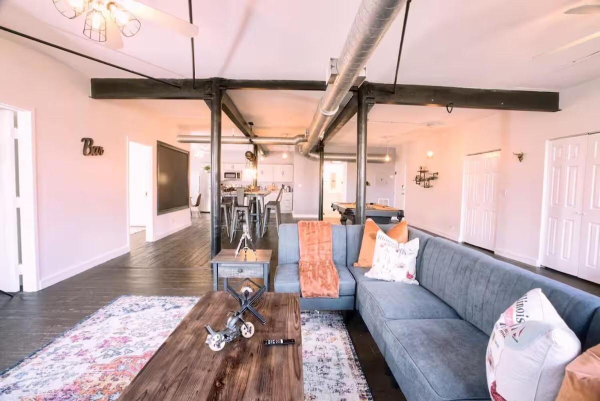 Apartment Spacious 4br Near Mccormick & Soldier Field 2010 South Wabash Ave - 3f Chicago