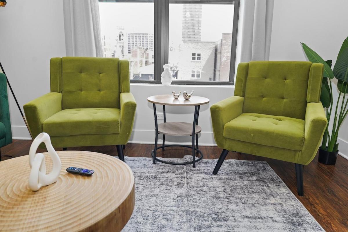 Business And Leisure 420-ok 3br Near Mccormick 2001 South State - 4d