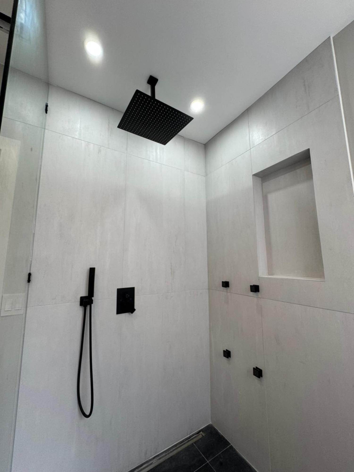 Apartment Chic Luxe Retreat Light Filled King Bed Garage