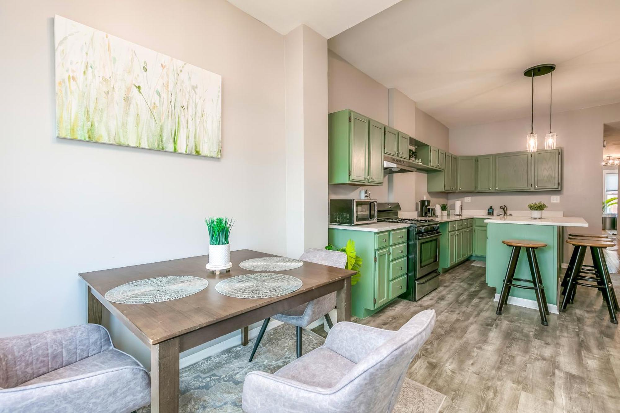 Logan Sq 4br - Free Parking - Near Nightlife & Dt * Chicago