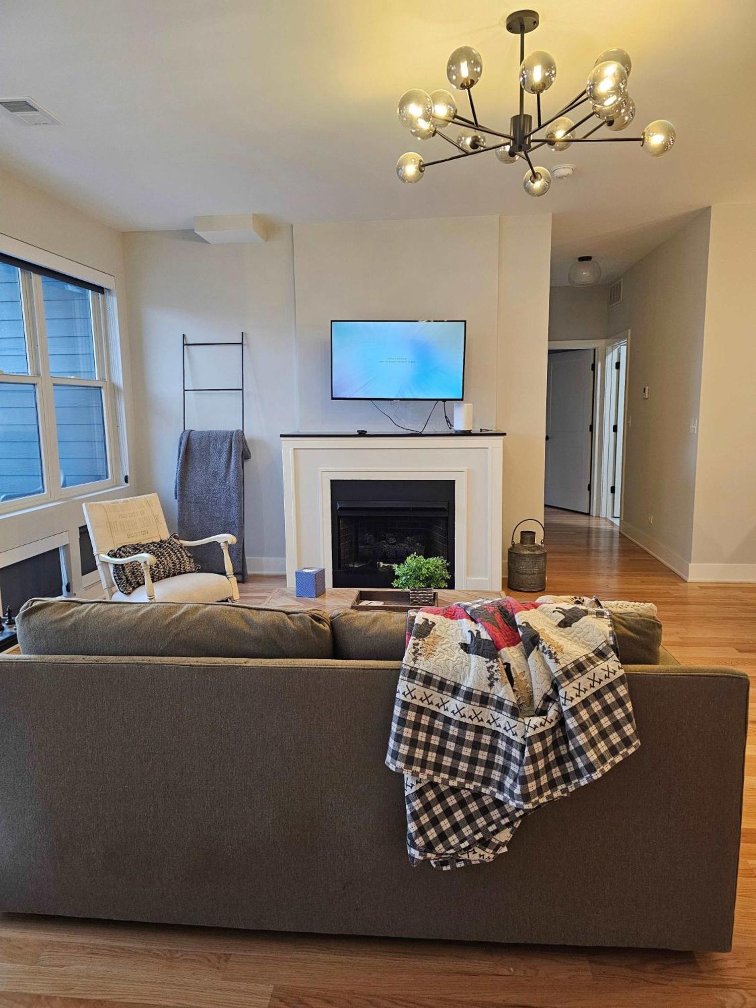 Updated 3 Bedroom Downtown Pilsen Apartment *