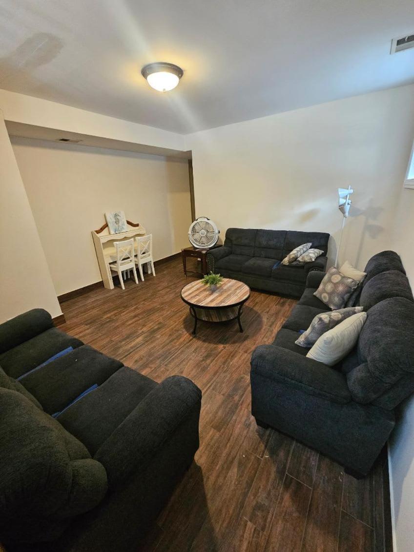 Gold Coast Downtown Sleeps 20 Apartment