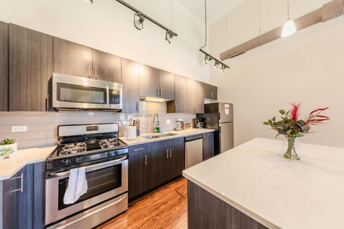 420-friendly 3br Oasis Near Uic, Mccormick Place 2001 S State St - 2i * Chicago