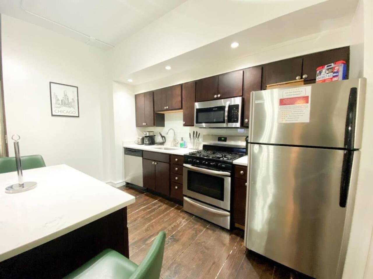 Mccormick 3br Huge Unit, Optional Parking With Ping-pong Apartment *