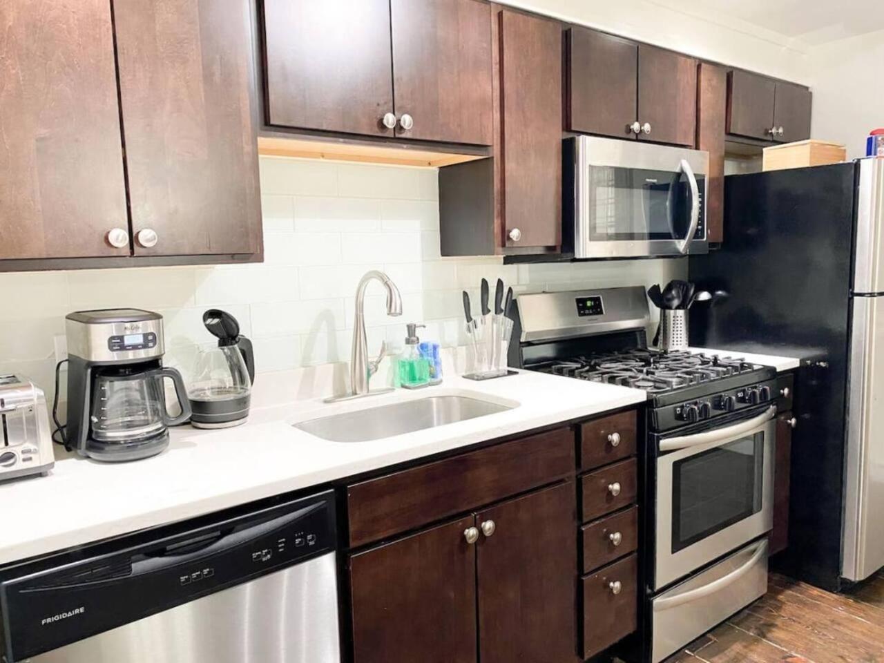 Apartment Mccormick 3br Huge Unit, Optional Parking With Ping-pong Chicago
