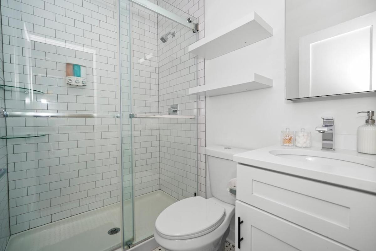 Pilsen 6br Getaway With Game Room, Gym & Paid Parking Near Soldier Field & Mccormick Place *