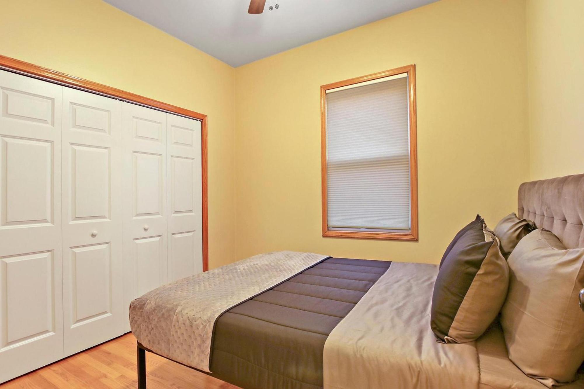 2 Bed Near Ohare - Free Garage Parking - Quiet Apartment Chicago