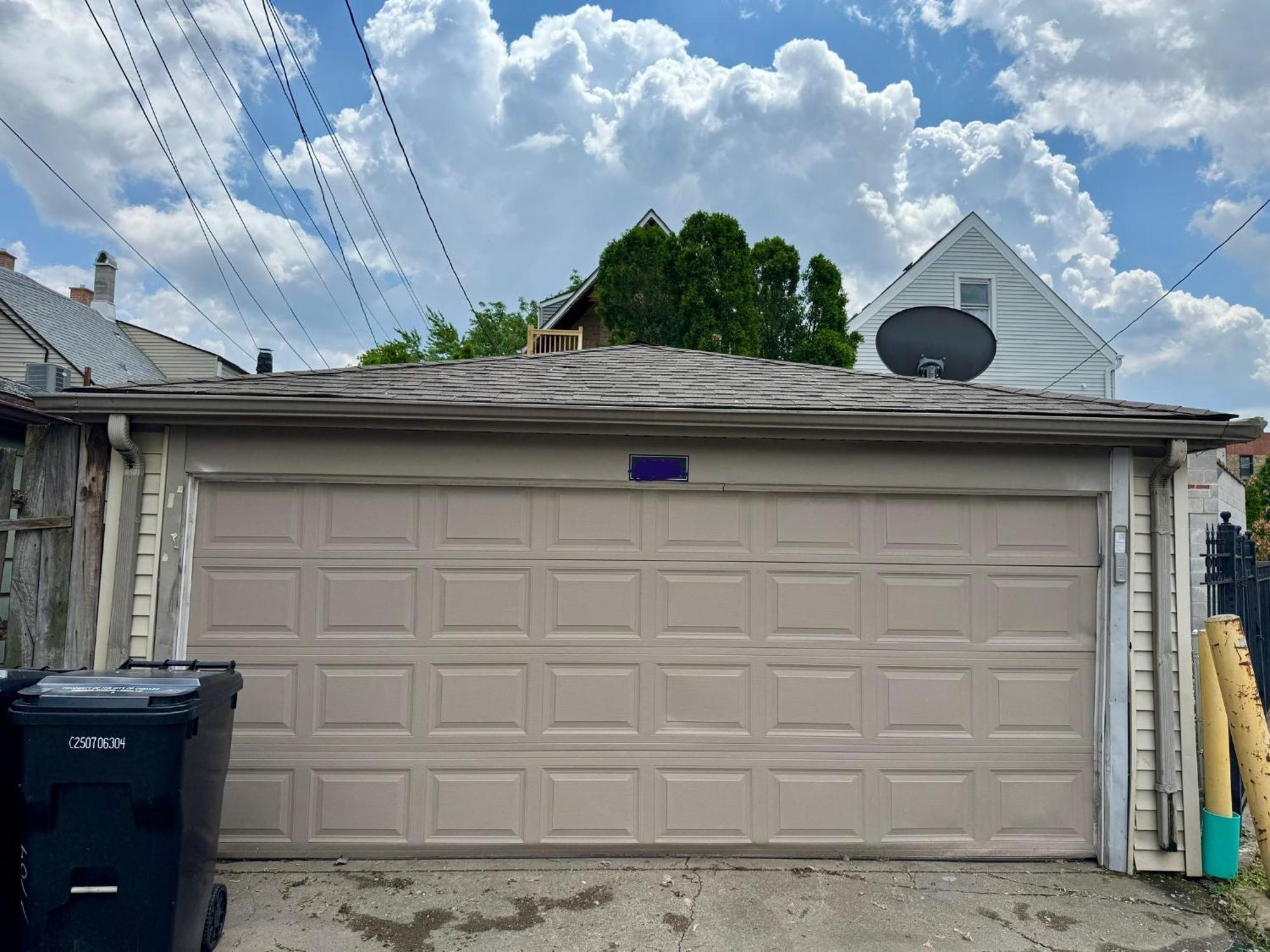 Chic Luxe Retreat Light Filled King Bed Garage