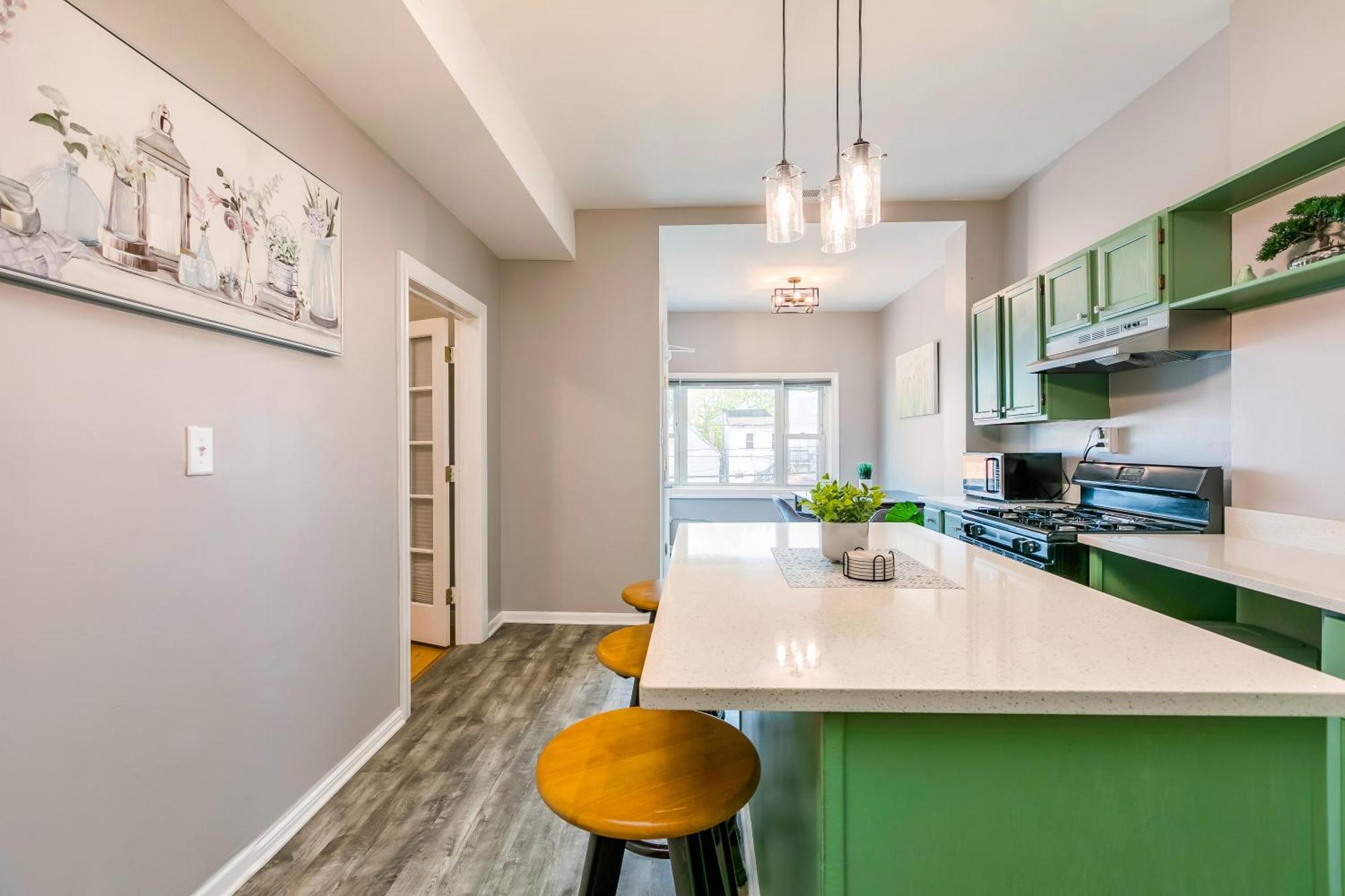 Logan Sq 4br - Free Parking - Near Nightlife & Dt Chicago