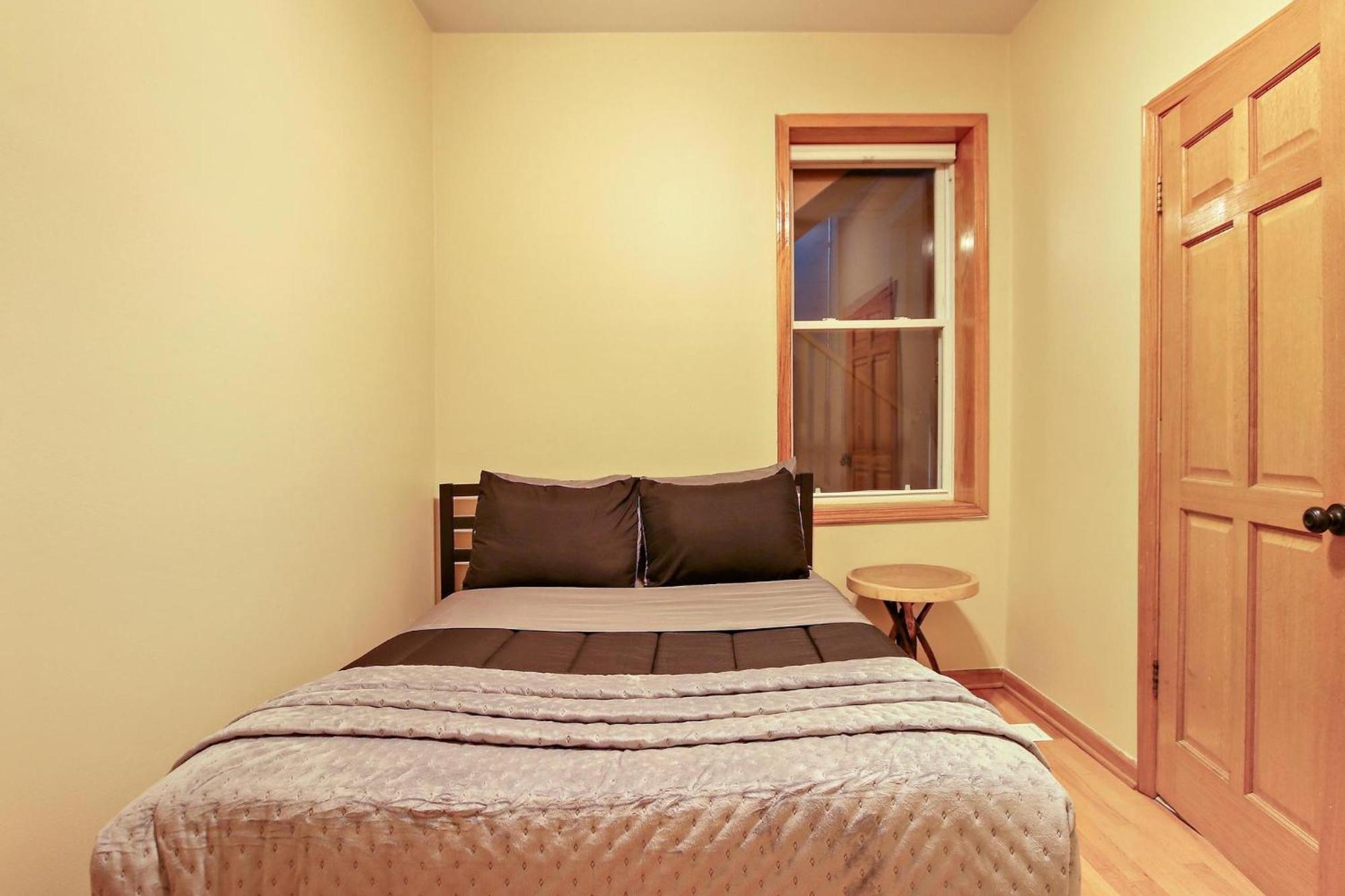 2 Bed Near Ohare - Free Garage Parking - Quiet Apartment *