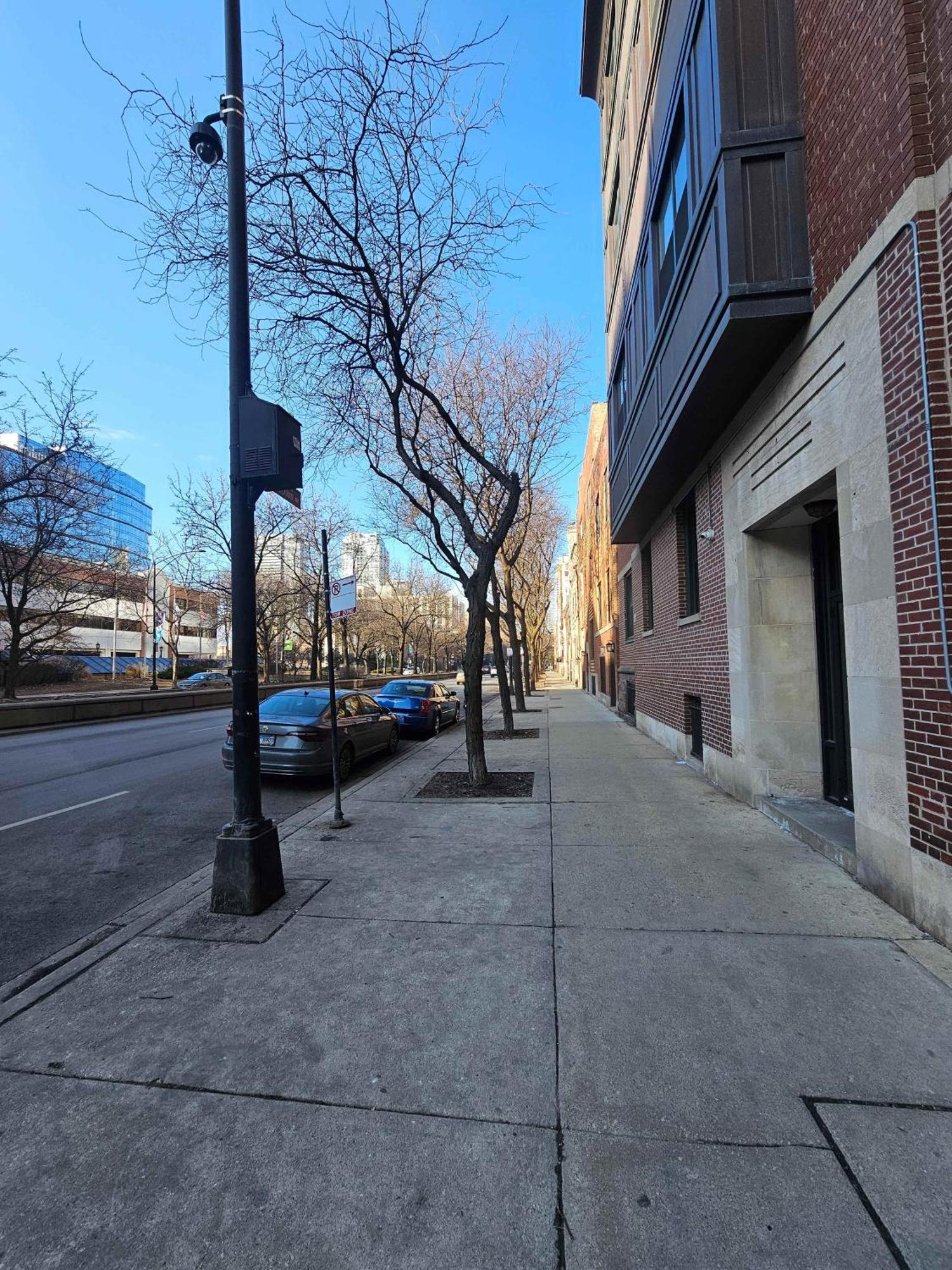 Gold Coast Downtown Sleeps 20 *