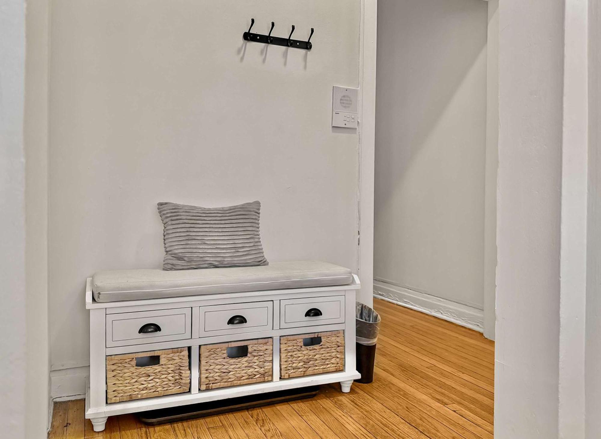 3br Spacious In - Newgard Rep *