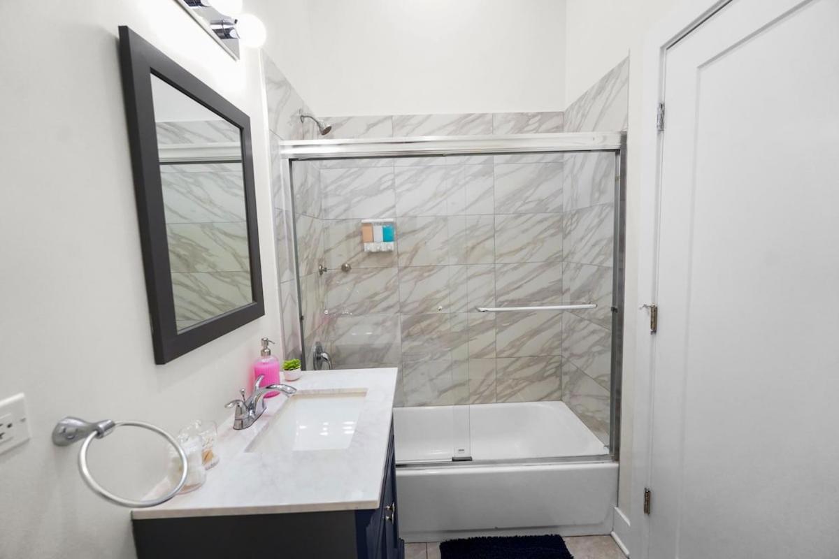 Business And Leisure 420-ok 3br Near Mccormick 2001 South State - 4d *